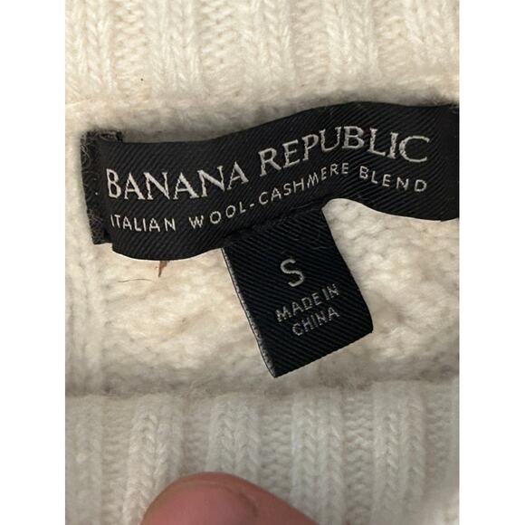 Banana Republic Cream Cable Knit Sweater - Picture 4 of 6